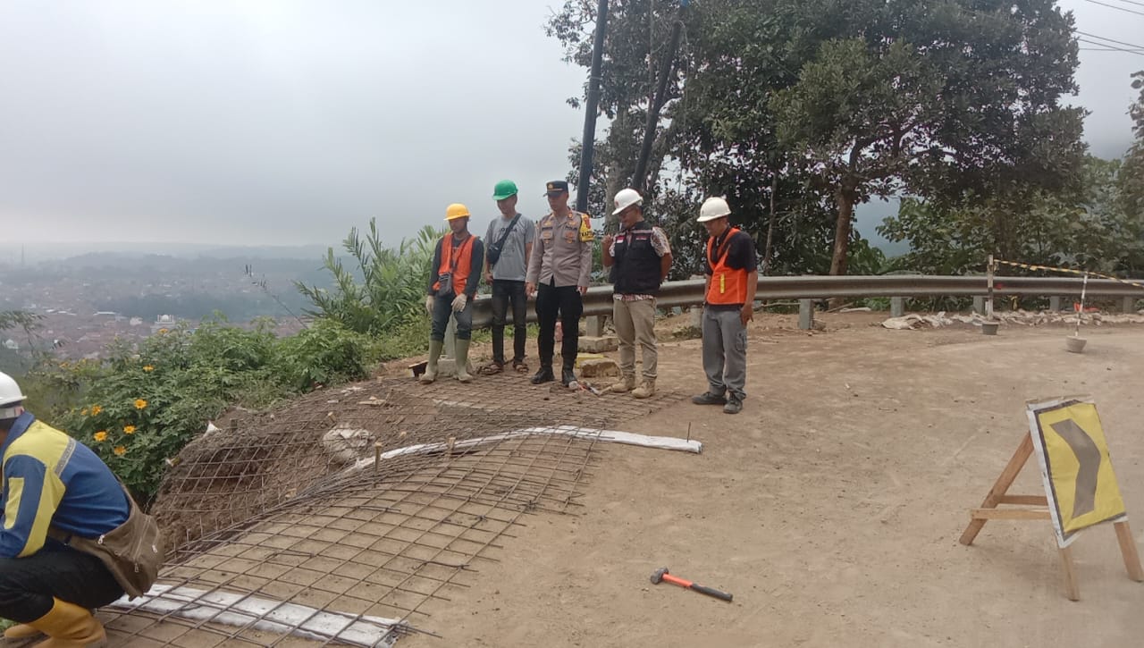 Perbaikan Jalur Majalengka-Kuningan, Diperkirakan Paling Lama 2 Bulan