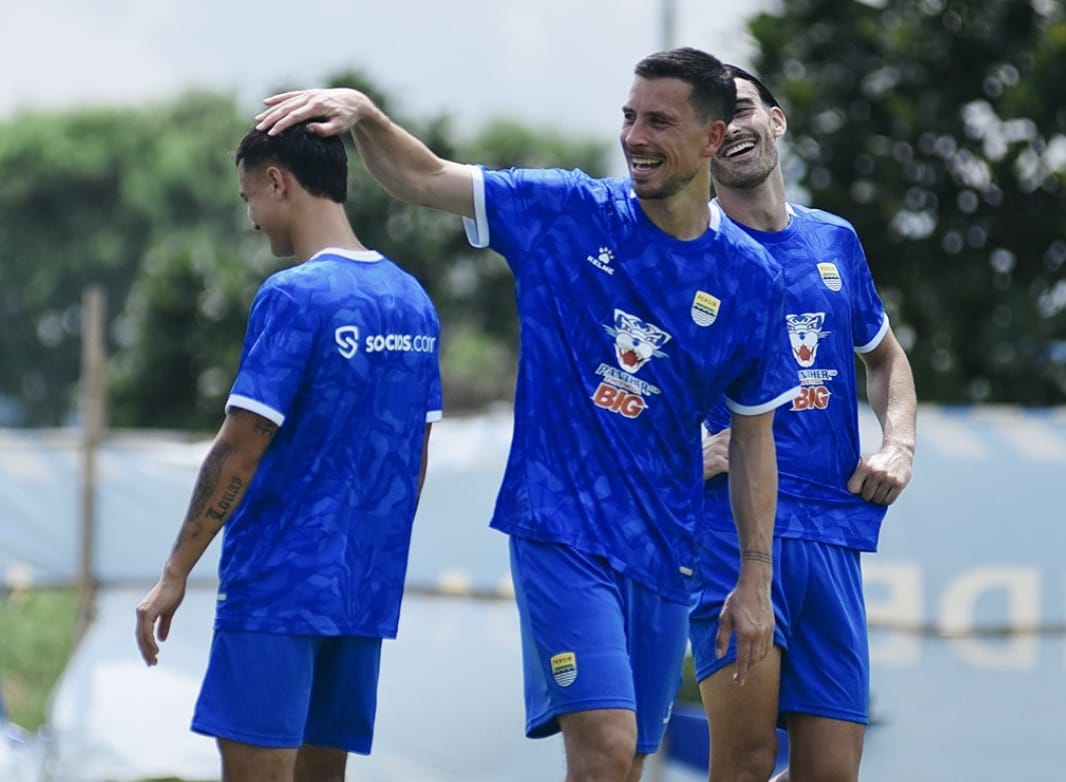 Prediksi Persib vs Persebaya: Laga  Rebutan Posisi, Akankah Thom Haye & Eliano Reijnders Debut?