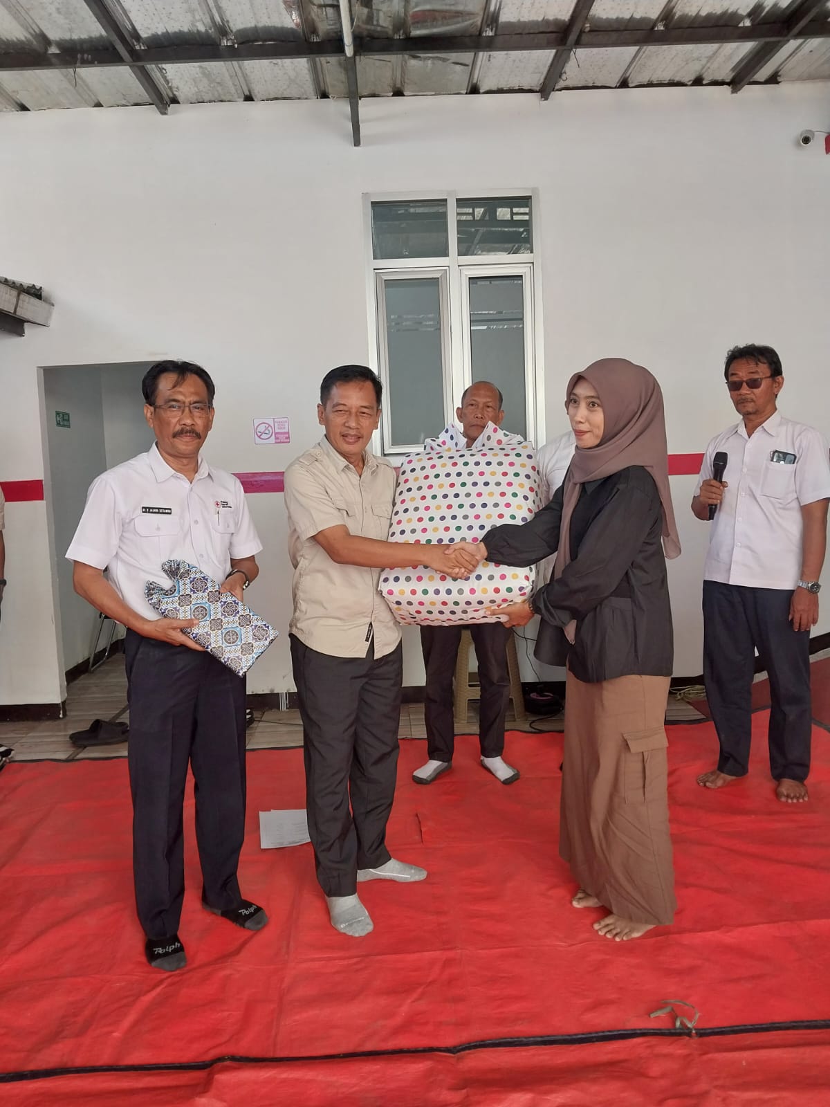 Tangis Haru Nurita, Perpisahan Honorer PMI Majalengka