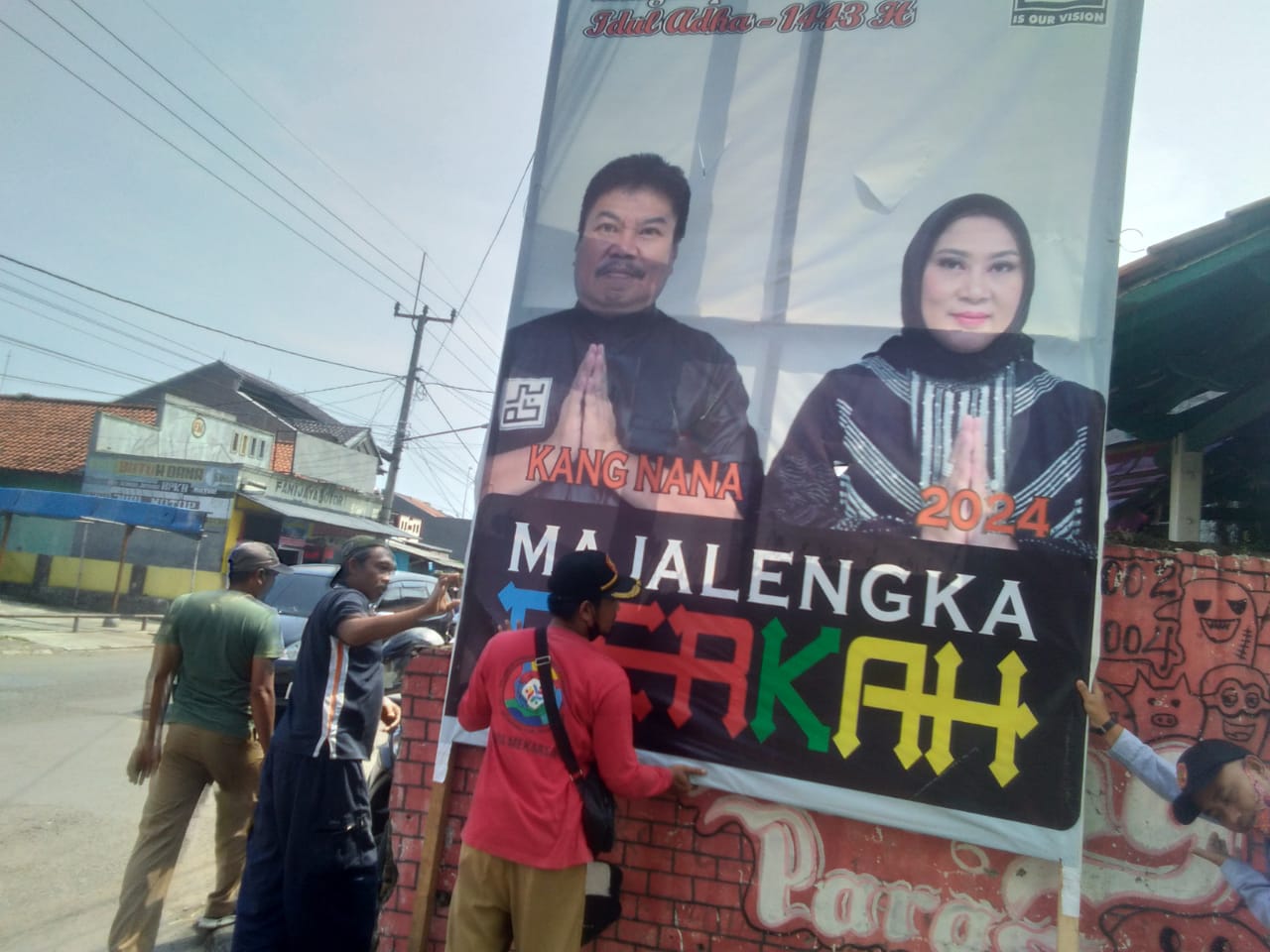 Baliho Kang Nana Dibongkar Paksa