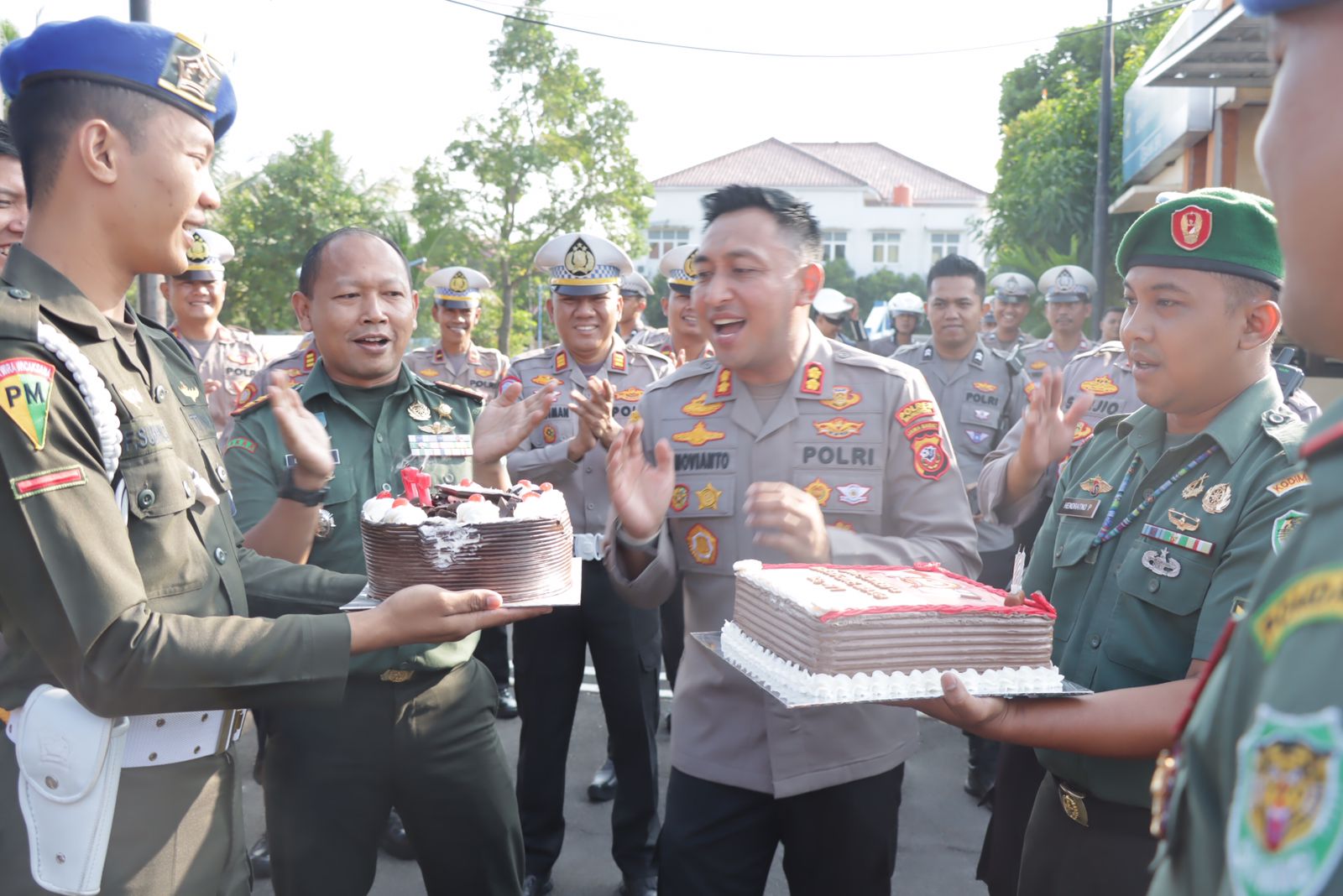 Berikan Ucapan Selamat Hari Bhayangkara ke 77, Dandim 0617/Majalengka Datangi Polres Majalengka