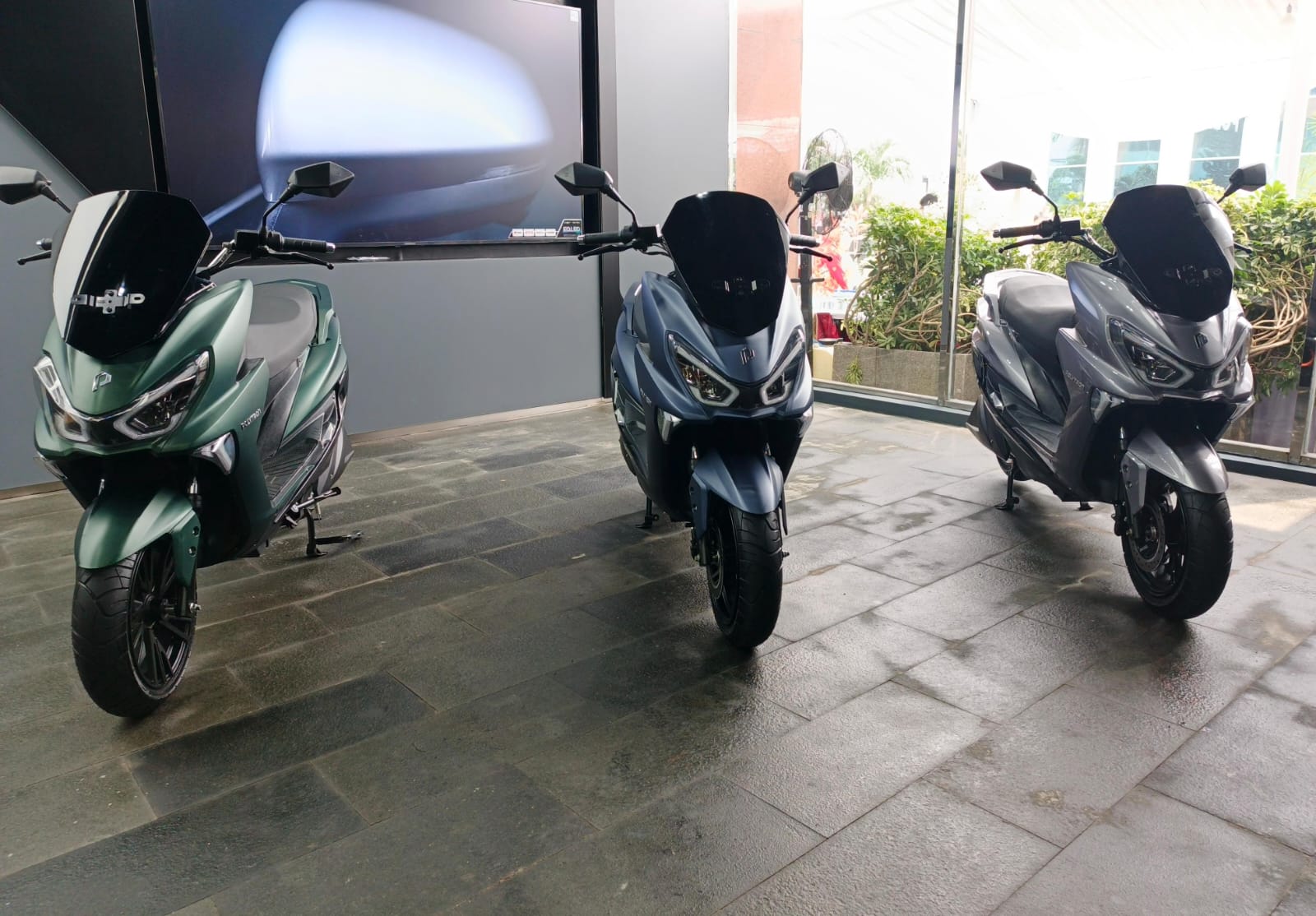 Kredit Motor Listrik Polytron Fox R DP 0 Persen, Desain Mirip NMax dengan Performa Setara 125 cc