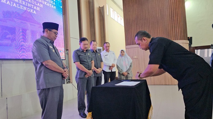 Bupati Eman Suherman Lantik 58 Kepala Sekolah