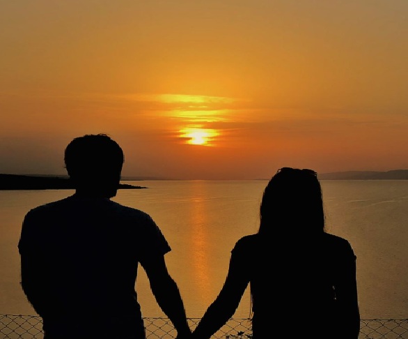 Cara Mudah Edit Foto Gemini AI Bareng Sahabat atau Pasangan di Pantai dengan 3 Prompt Berikut Ini, Yuk Cobain