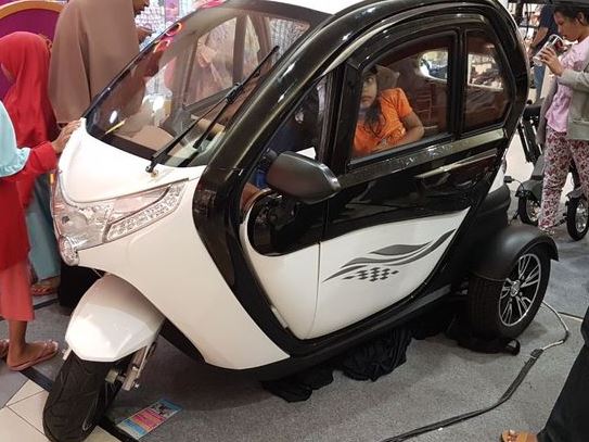 Berapa Cicilan Terendahnya? Ini Kredit Motor Listrik Roda Tiga Anti Hujan dan Kepanasan Solaris R-3 Balis