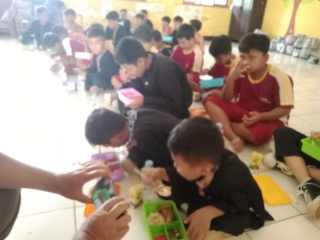 Launching Makan Bergizi di  SDN Cijurai I 