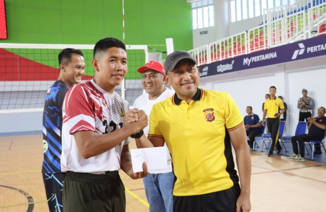 Memeriahkan Hari Bhayangkara ke-78 di Majalengka, Kapolres Buka Kejuaraan Bola Volly Kapolres Cup 2024