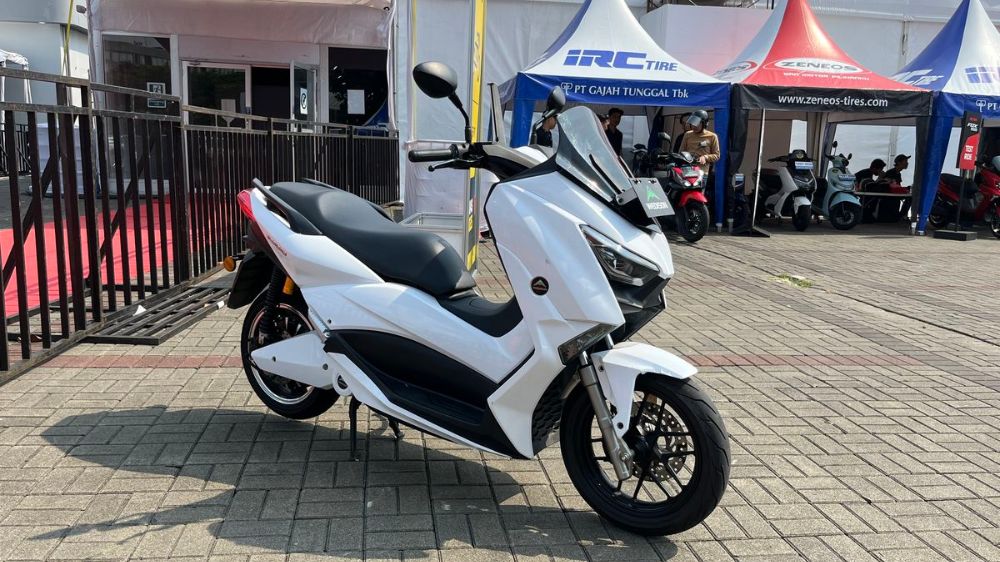 Selain Polytron Fox 350, Ini 4 Motor Listrik Mirip XMax 250 dengan Bodi Bongsor dan Sarat Fitur Modern