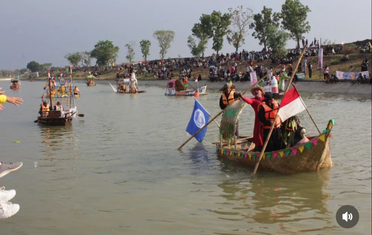 Gelar Festival Pecunan, Lomba Balap Perahu di Sungai Cipelang