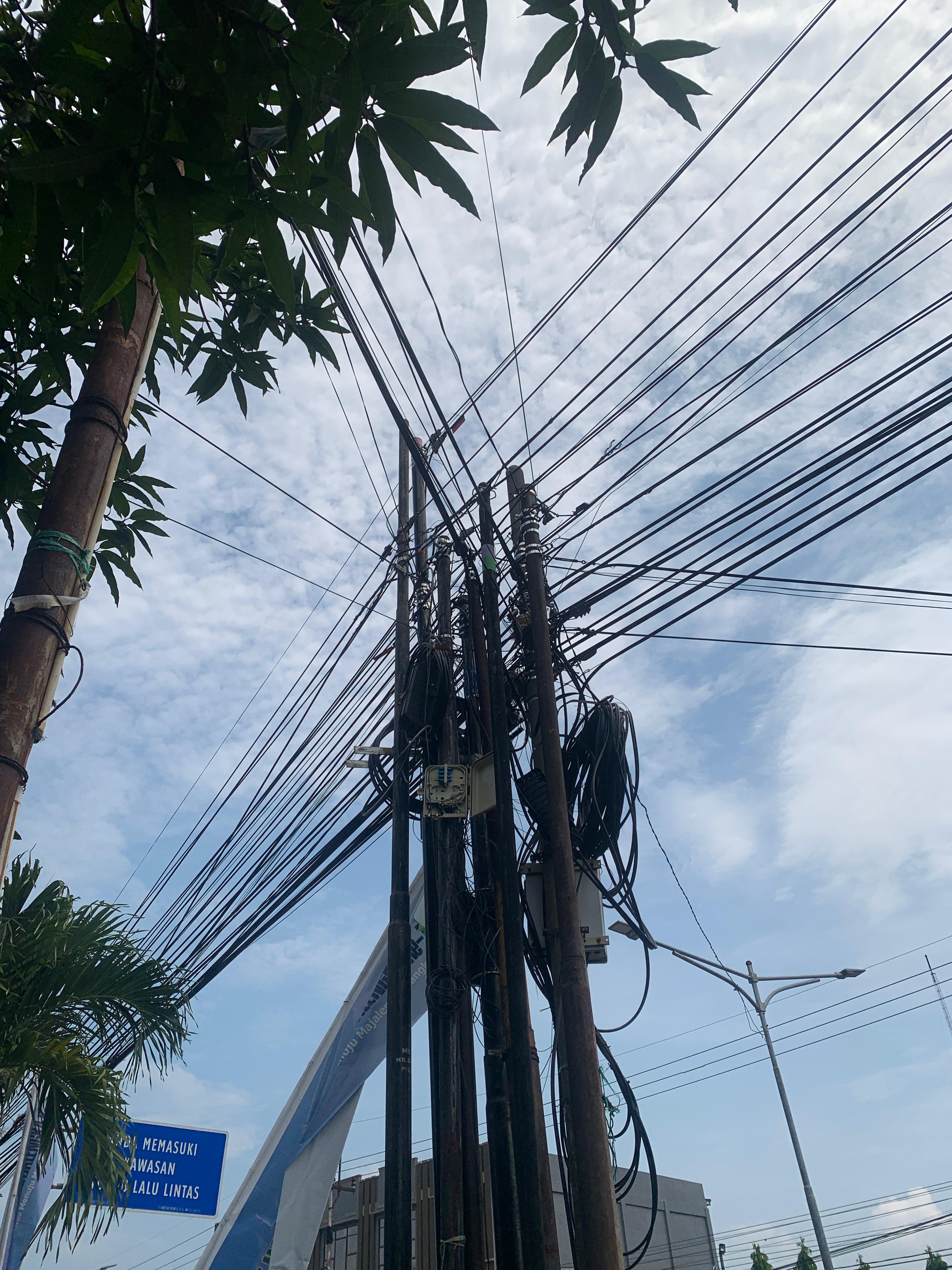 Kabel Semrawut di Majalengka Jadi Sorotan, Diskominfo Luncurkan SAJUTA