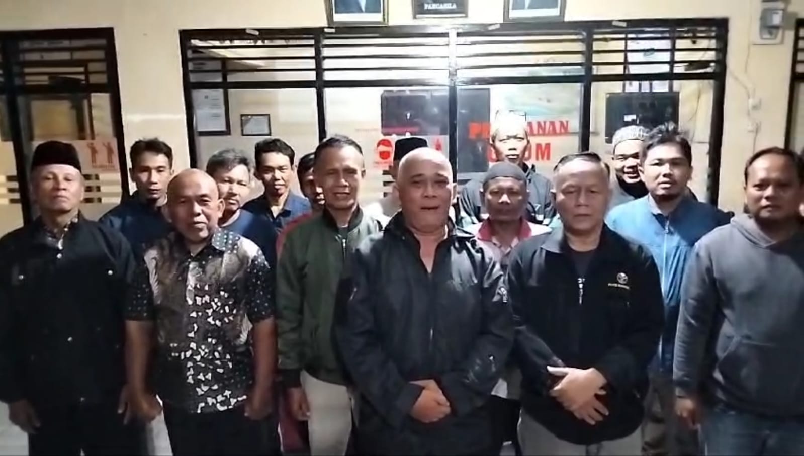 RT/RW ‘Senggol’ Pj Bupati, Video Tuntutan Kenaikan Insentif Viral di Medos