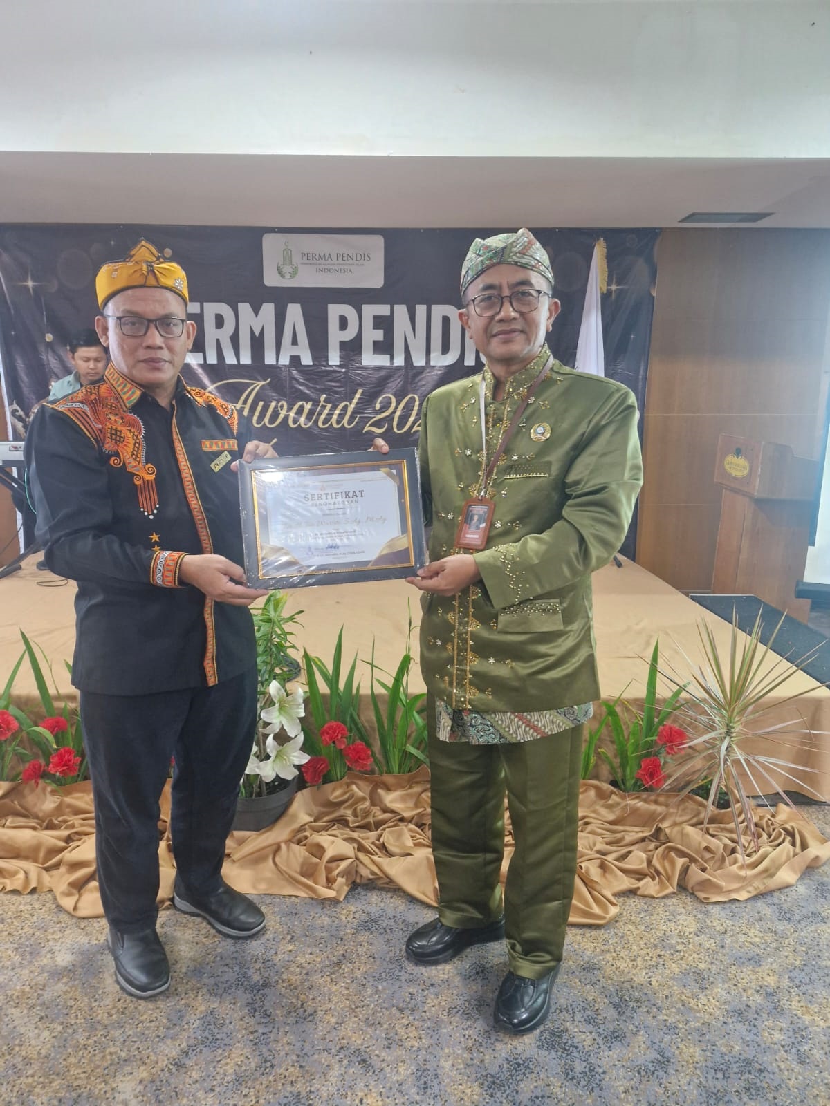 Toto Warsito Raih Kepala Sekolah Transformatif