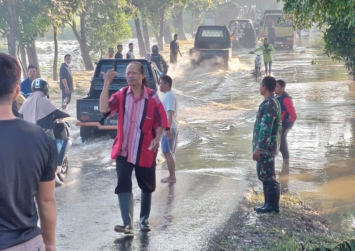 BANJIR MAJALENGKA: Jalan Ligung ke Bantarwaru Terendam, Penyebabnya Sungai Cikamangi Meluap