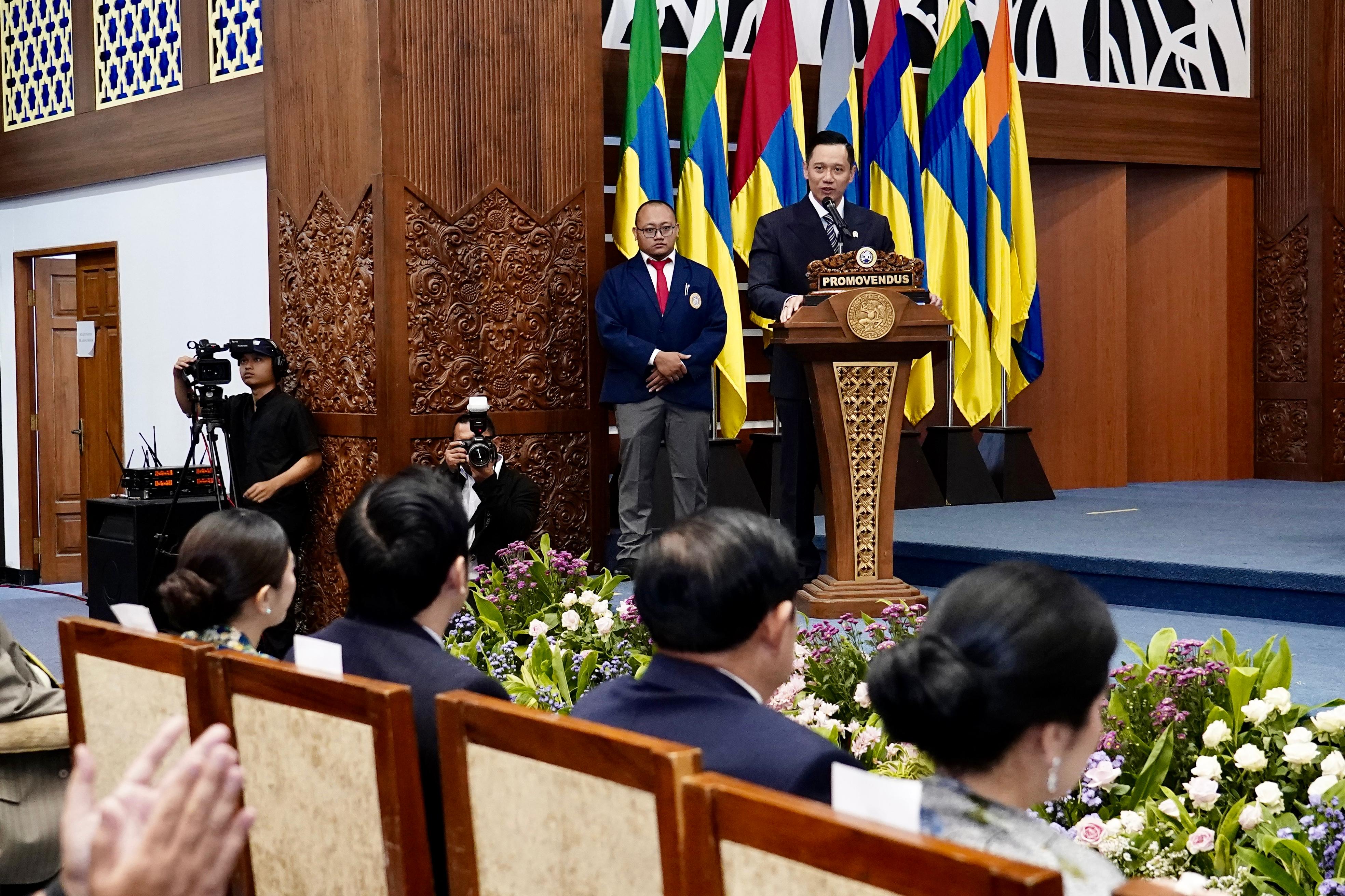 Selesaikan Ujian Terbuka, Menteri AHY Hasilkan Tujuh Rekomendasi Kebijakan untuk Wujudkan Indonesia Emas