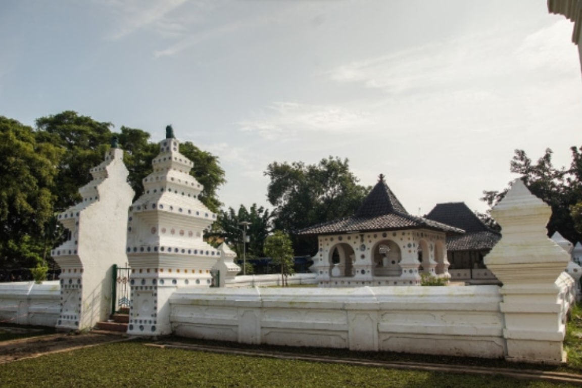 5 Rekomendasi Wisata Religi di Cirebon yang Wajib di Kunjungi Ketika Libur Lebaran