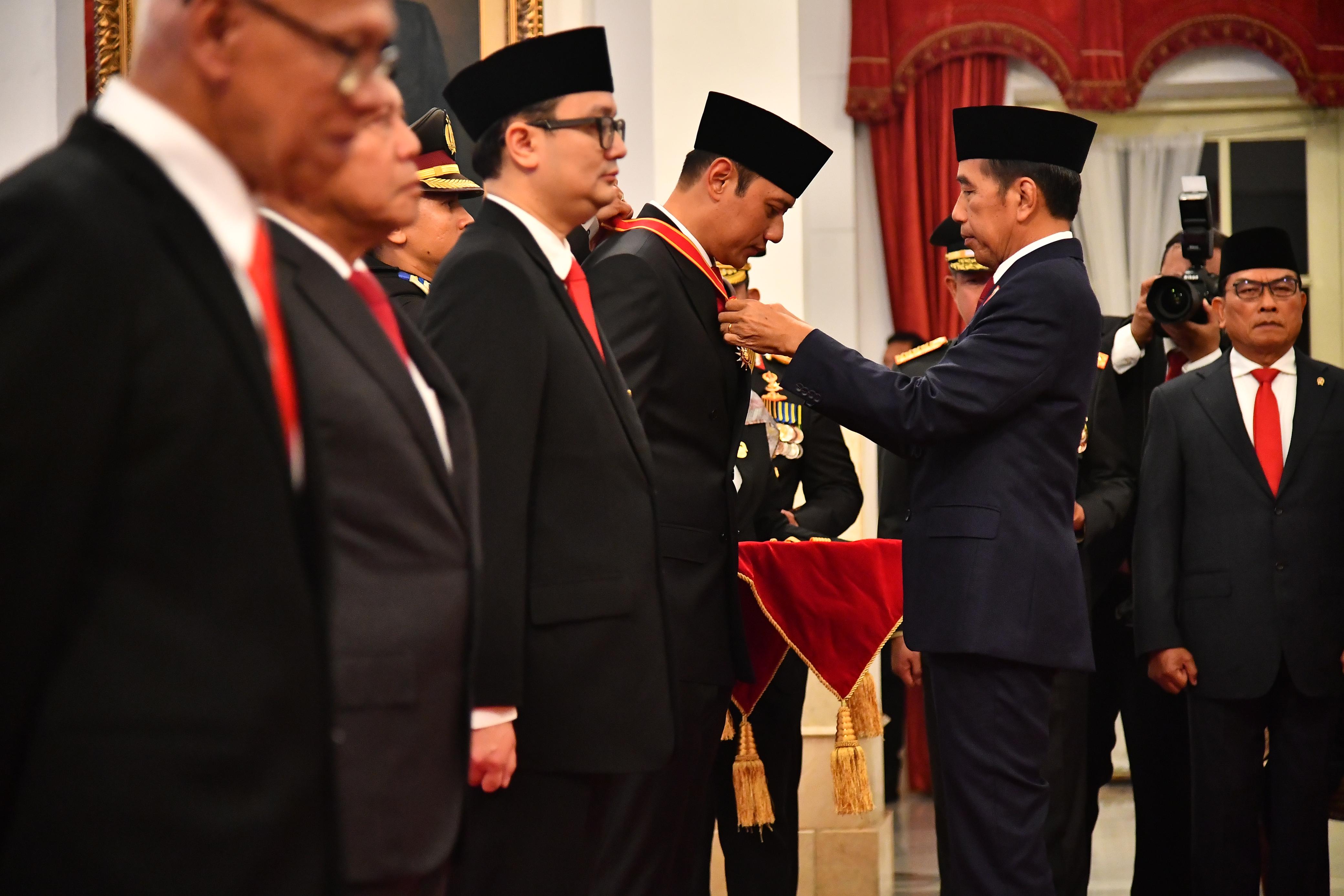 Menteri AHY Dianugerahi Bintang Mahaputera Nararya oleh Presiden RI