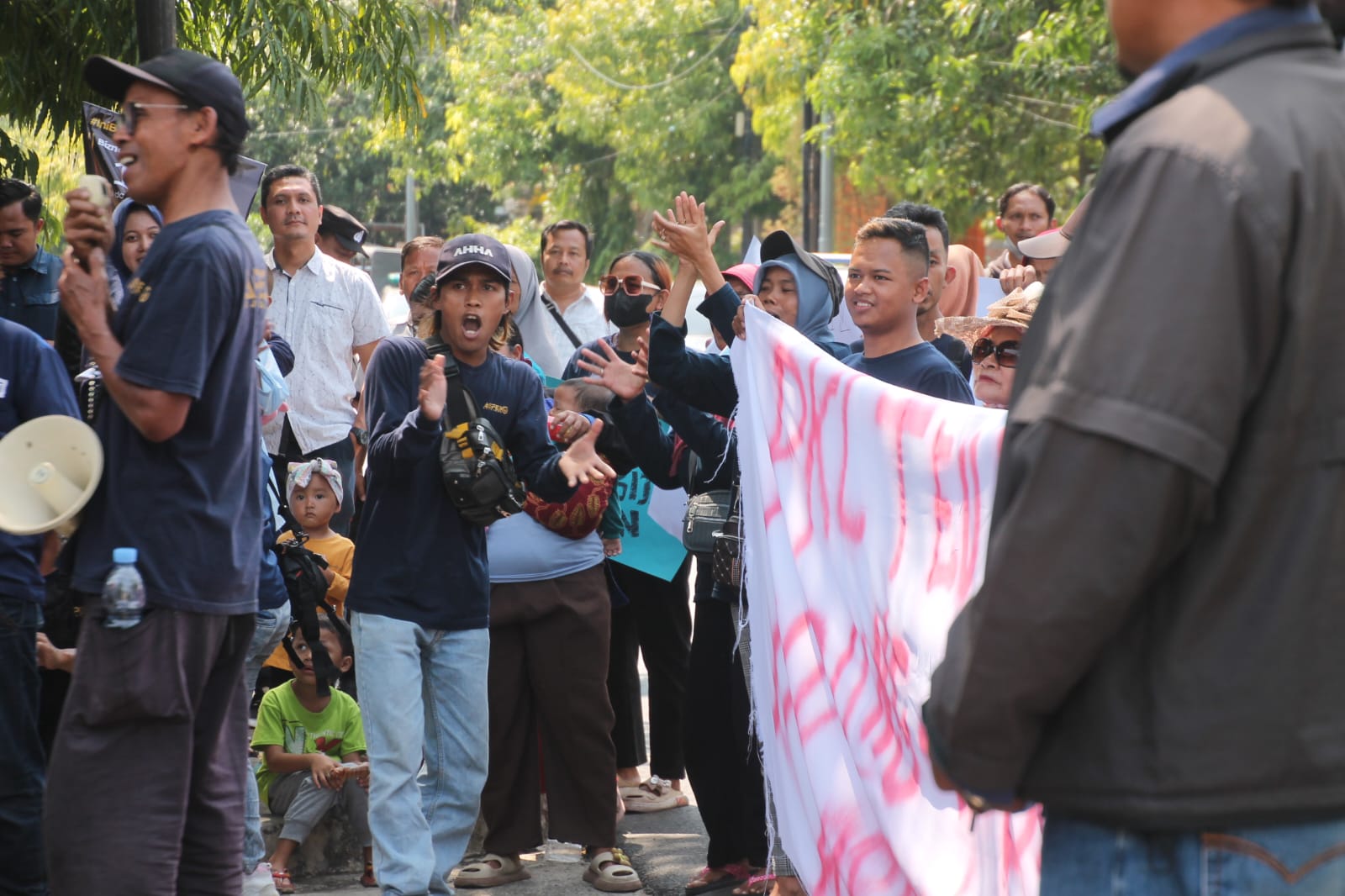 PKL Demo, Desak Alun-alun Majalengka Jadi Kawasan CFD Lagi