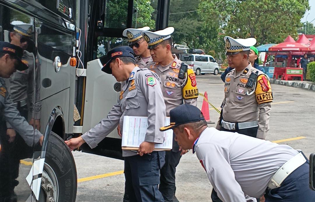 Ops Lilin Lodaya 2025, Sat Lantas Polres Majalengka Gelar Rampcheck di Rest Area KM 166 Tol Cipali
