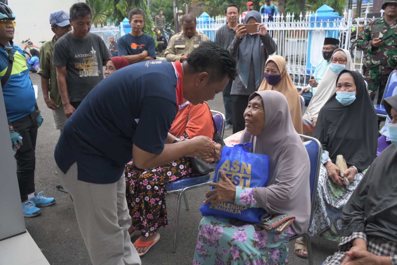 Peringati HUT Korpri, Berbagi Sembako