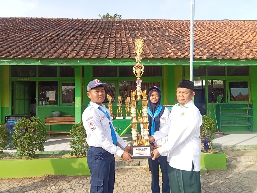 MA PUI Kepuh Lemahsugih Juara Umum Lomba Aksi PMR 