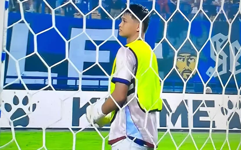 Bukan Tanpa Alasan! Hokky Caraka Jadi Kiper Dadakan vs Persib, Ini Kata Carlos Pena