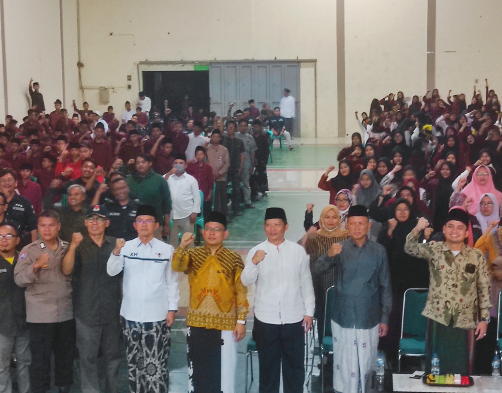 KPU Majalengka Bersama Ratusan Santri Nobar Film Kejarlah Janji