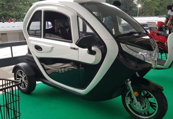 Charging Pakai Panel Surya, Ber-AC Tembus 90 Km, 3 Motor Listrik Roda 3 Tertutup Ini Layak Dipertimbangkan