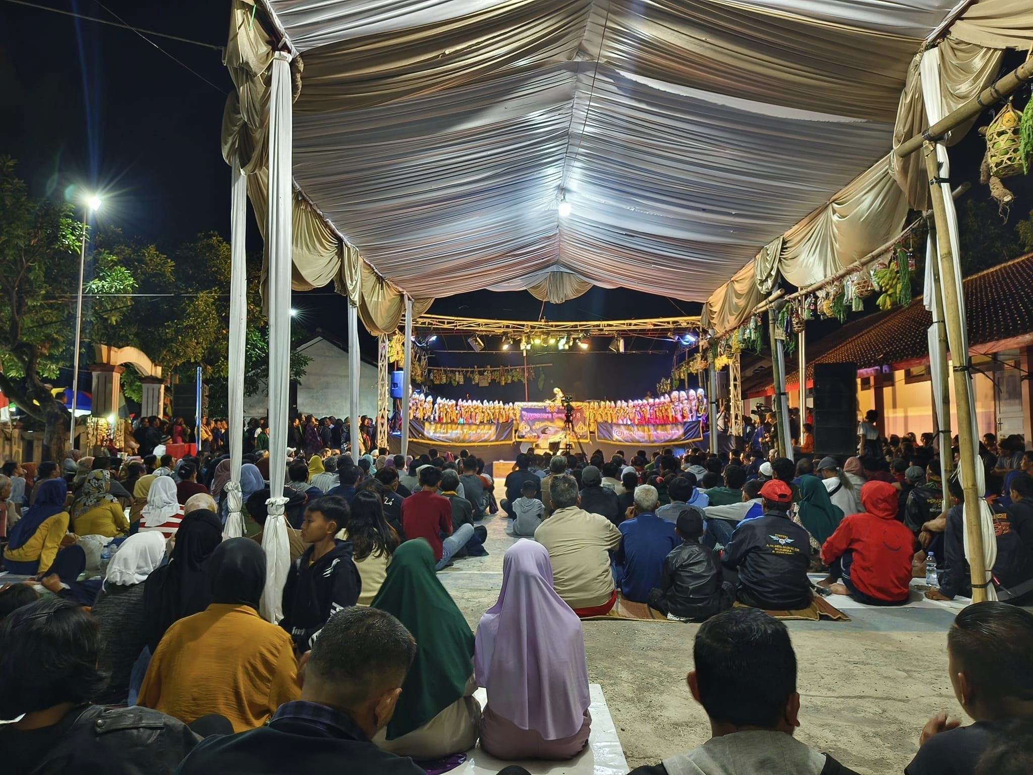 Sambut HUT ke-78 RI, Warga Desa Sidamukti  Gelar Siang Pengajian Malam Hari  Wayang Golek 