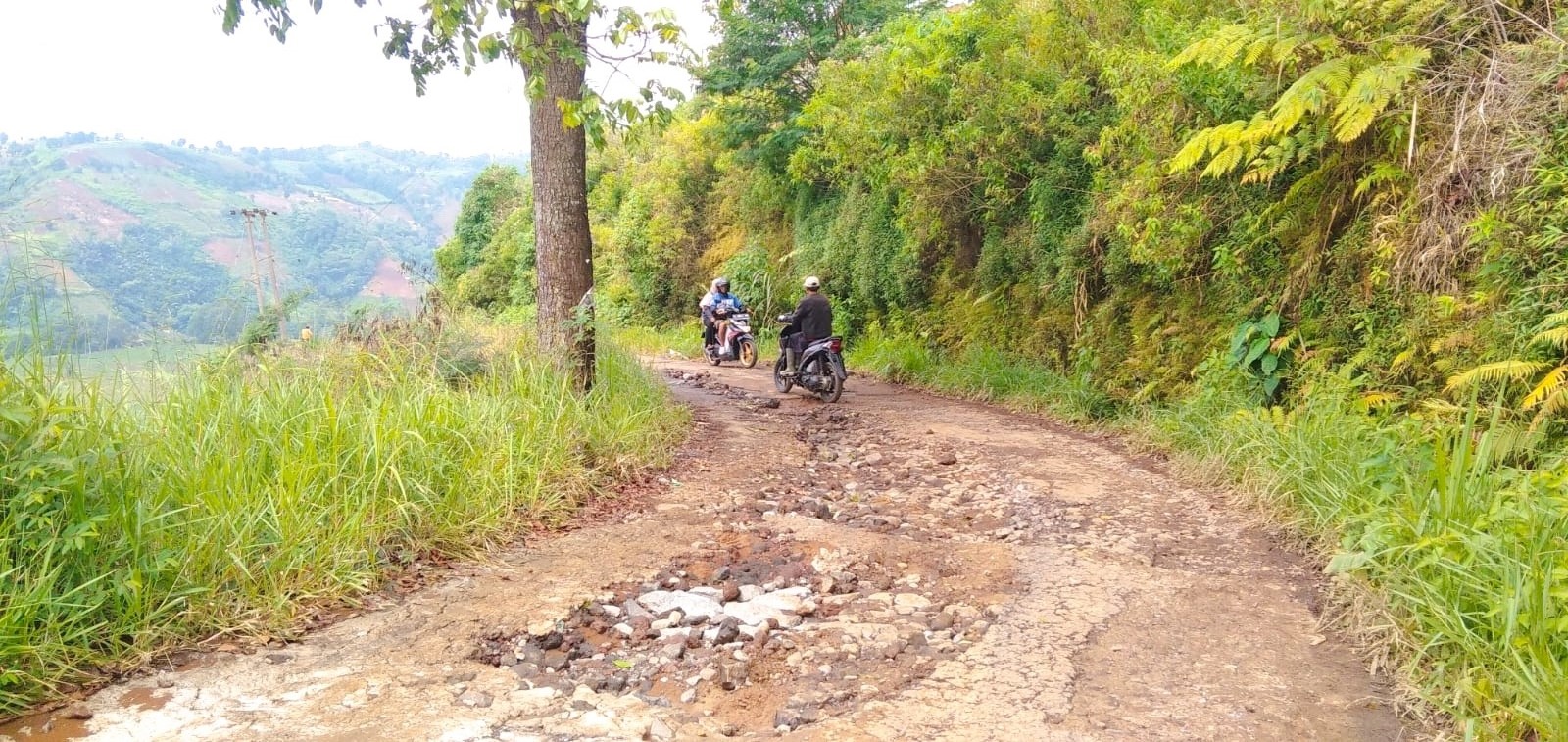 Kiri Jurang Kanan Tebing, Jalan Penghubung Antar Desa Rusak Lagi