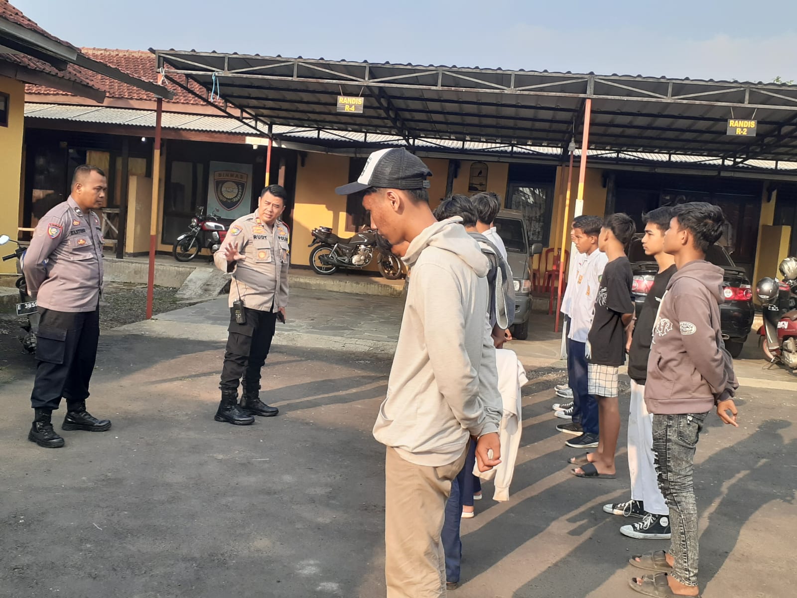 Bikin Resah Warga, Belasan Anak Sekolah SMP Assayidah Cirebon Diamankan Polsek Sukahaji