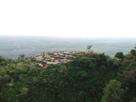 Bukit Sanghyang Dora Serasa Berada di Raja Ampat, Lokasi Cocok untuk Wisata Camp Ground