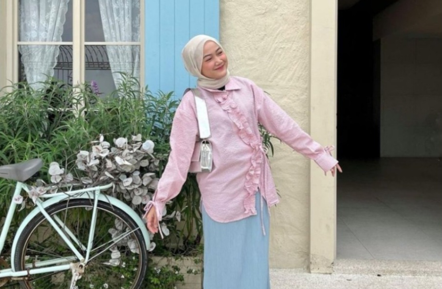 5+ Rekomendasi Baju Merah Cocok Dengan Jilbab Warna Apa? Ala Selebgram 