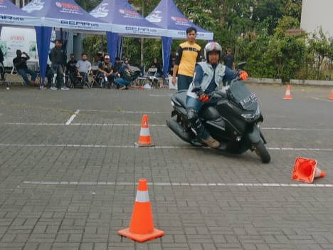 Pelatihan Safety Riding untuk Yamaha Riders Federation Indonesia (YRFI)