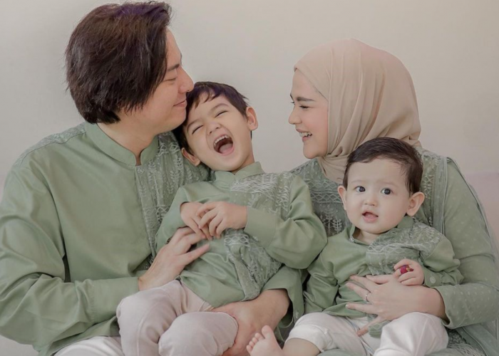 5 Ide Pose Foto Keluarga saat Lebaran 2026 untuk di Outdoor, Pastinya Gak Kaku dan Instagramable!