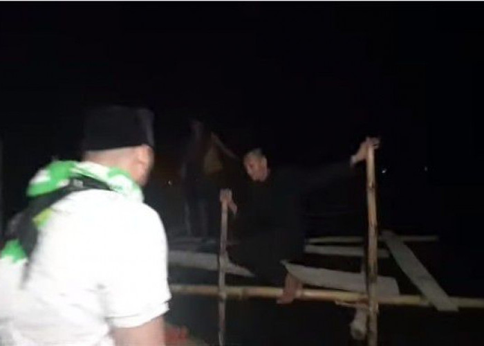 Video Sempat Mati, Pria Trah Sunan Gunung Jati Ini Lawan 69 Dukun Santet di Tengah Laut