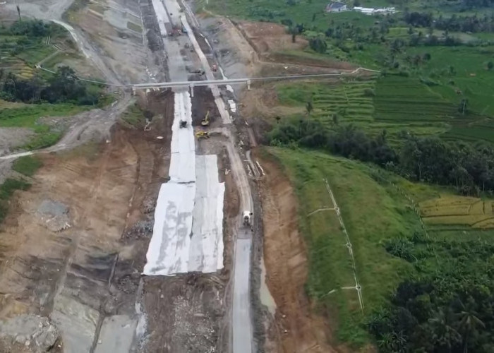 Bagian Tersulit Tol Cisumdawu, Jalan Belum Dibuat, Masih Penggalian Tanah, Yakin Maret Selesai?