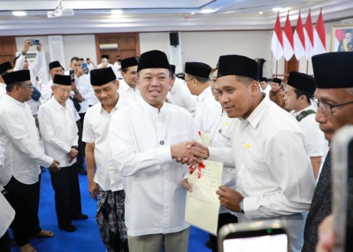 Menteri Nusron Serahkan 243 Sertipikat Tanah Wakaf di Jawa Tengah, Percepat Kepastian Hukum Aset Umat