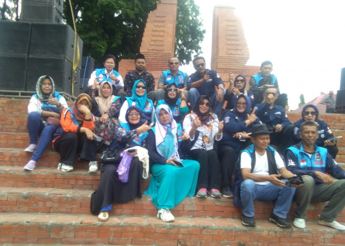 Keluhkan APK Minim, Relawan Amin ke Cirebon