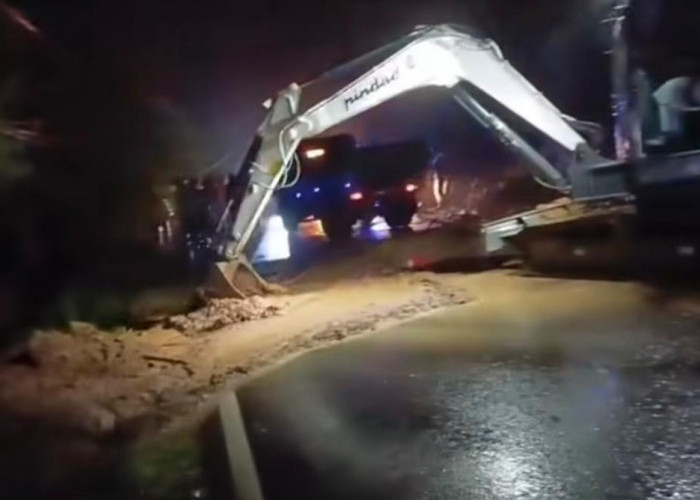 Longsor di Cikebo Majalengka Terjadi di 2 Lokasi, Pengguna Jalan Diimbau Gunakan Jalur Lain