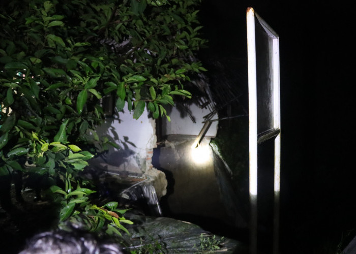 Kapolres Majalengka Tinjau Abrasi Sungai Ciwaringin, Warga Desa Sepat Diminta Waspada