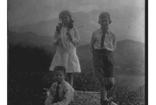 Foto 3 Anak Belanda di Cikijing Majalengka, Difoto di Desa Cidulang