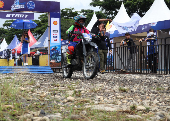 Berani Tampil Beda, Peserta Wanita Shell bLU cRU Yamaha Enduro Challenge Pilih WR 155 R Partner Berkendara