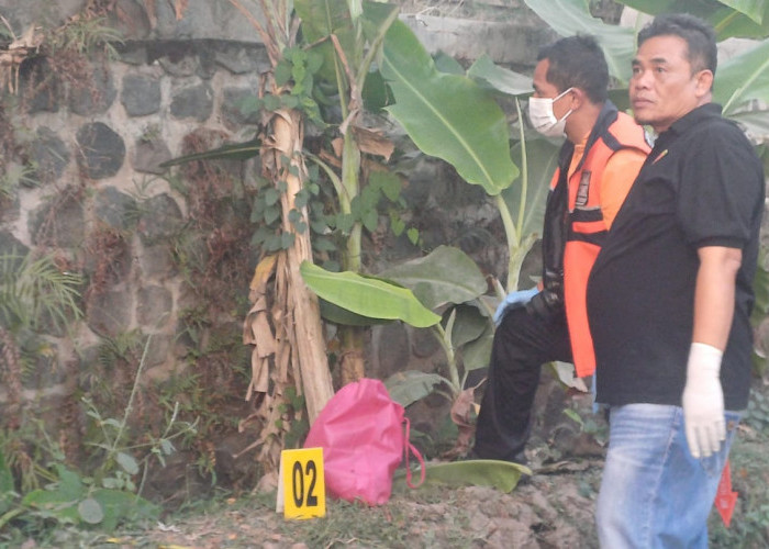 Geger! Mayat Bayi Laki-laki Ditemukan dalam Kantong Plastik di Jalan Bantarwaru-Leuweunghapit Majalengka