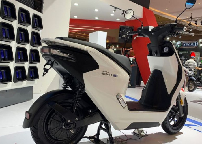 Harga Motor Listrik Honda EM1 e Turun Signifikan, Fitur Modern, Baterai Lepas Pasang untuk Aktivitas Perkotaan
