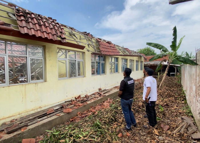 Gedung Sekolah Ambruk, Begini Kondisi Tiga Ruang Kelas SDN Andir 2 Jatiwangi