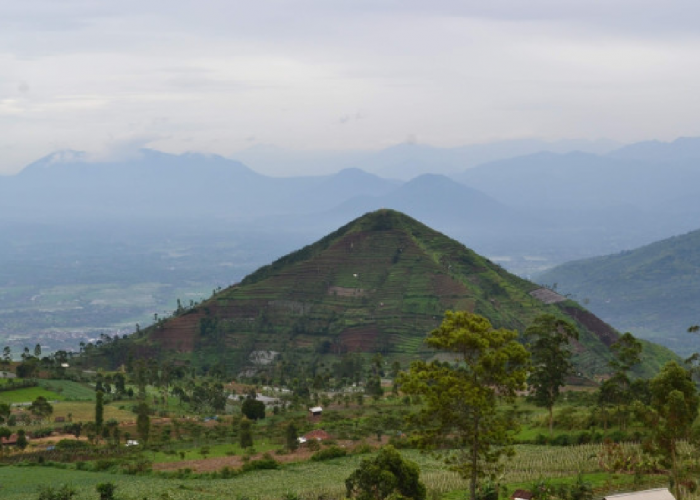 Menelusuri Misteri Gunung Padang, Sebuah Situs yang Disebut Piramida Tertua di Dunia