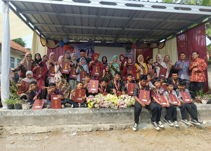 Tanpa Kemewahan, Perpisahan SDN Ciborelang 3 Hadirkan Seni Budaya dan Sungkeman Penuh Makna