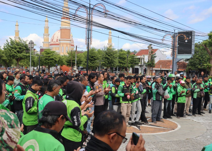 Komunitas Ojol Doa Bersama Bentuk Solidaritas Alm Affan Kurniawan