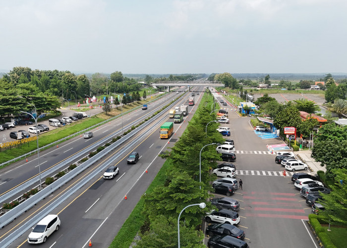 H-2 Natal 2025, Arus Kendaraan Menuju Cirebon via Tol Cipali Lancar Meski Volume Naik