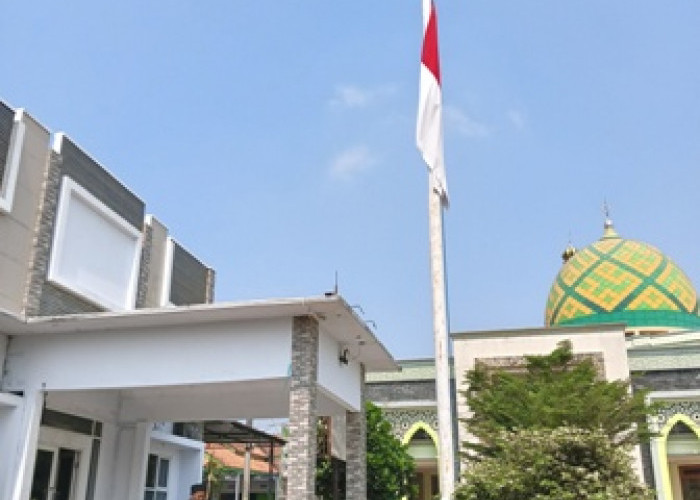Pemdes Heuleut Kibarkan Bendera Merah Putih Setengah Tiang